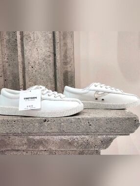 NWT Tretorn Leather Nylite 2 Plus Metallic Stripe Lace-Up Sneakers Size 9